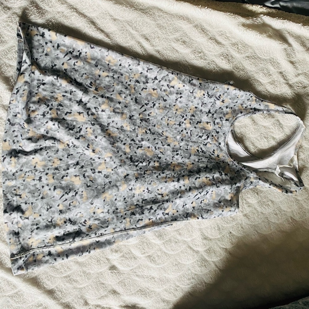 Lululemon Tank - Picture 1 of 4